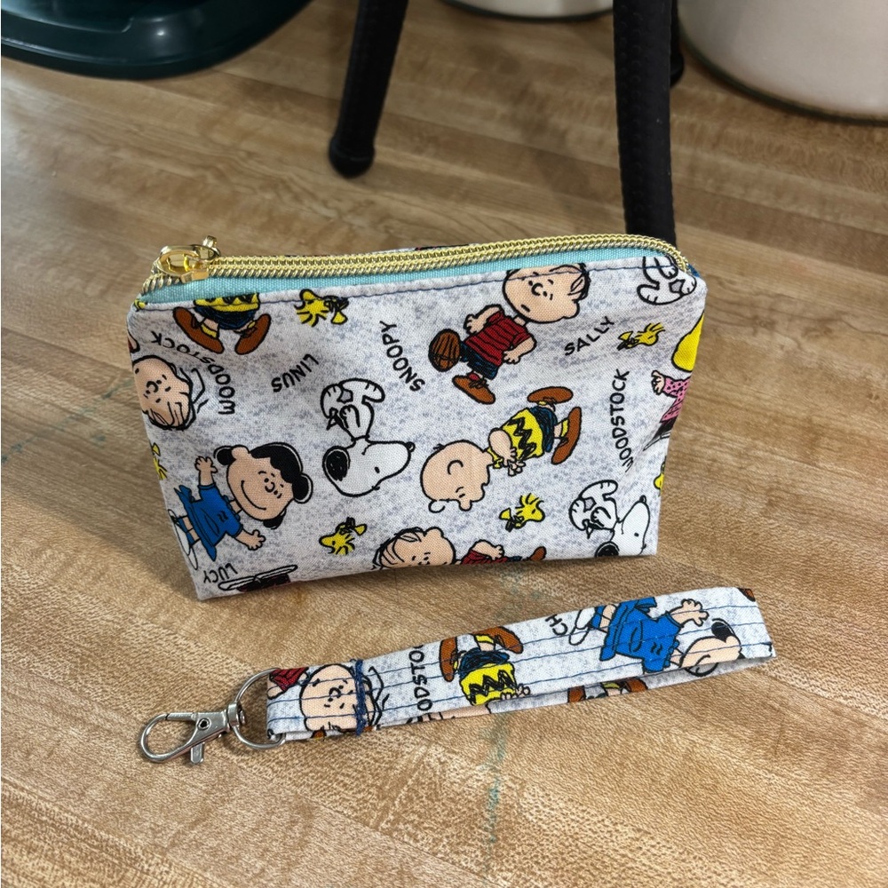 Peanuts Characters Cotton Coin Purse & Wristlet - White